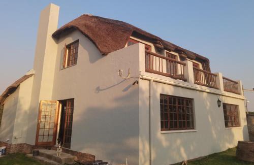 Amatola Coastal Apartment | The thatch home