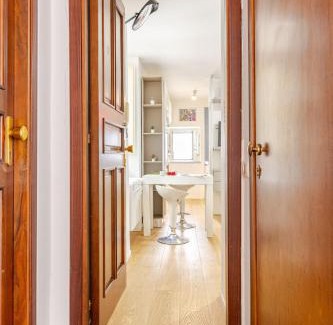 Rione Duomo Apartment | The Time Traveler's Den studio-apartment