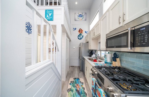 Parker Strip House | The Tipsy Mermaid, River Views! Roadrunner Resort