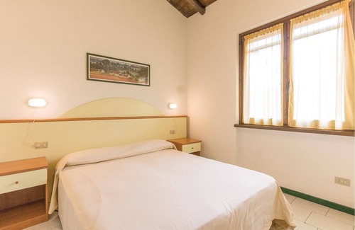 Iseo Apartment | The town of Iseo is located directly on the shores of the homonymous Lake Iseo, 30 km east of the hi