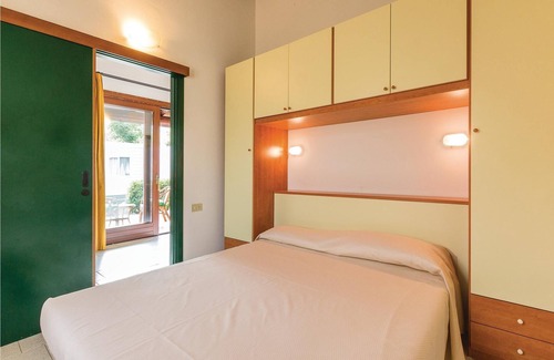 Iseo Apartment | The town of Iseo is located directly on the shores of the homonymous Lake Iseo, 30 km east of the hi