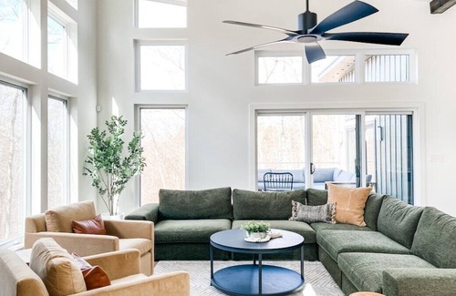 Innsbrook House | The Treehouse is luxury retreat in the woods!