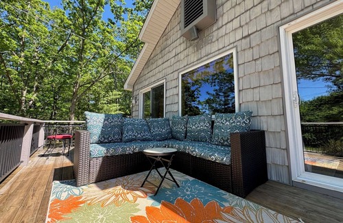 Higgins Lake House | The Treehouse @ Higgins Lake-HOT TUB- Fireplace-Pets❤️-3 min walk to the lake
