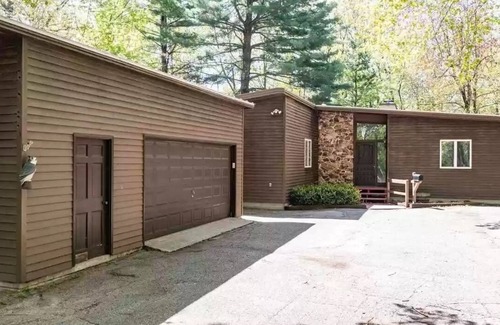 Waupaca House | The Treehouse