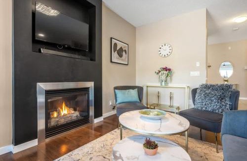 Southeast Calgary House | The Trenta - 4BD 3BA 2 Kitchen Stunner