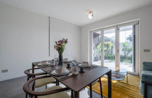 Zona XXIV Fonte Ostiense Apartment | The Tropical Corner by Rentbeat