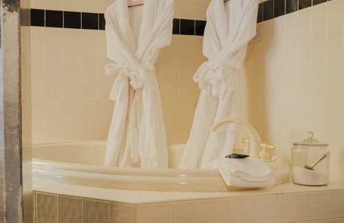 Newton Bed & Breakfast | The Trott House Inn