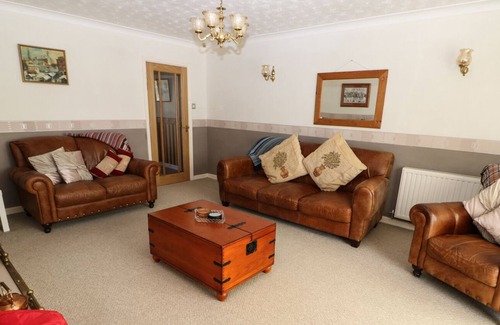 North Walsham Cottage | THE TWICKLE, pet friendly, country holiday cottage in North Walsham