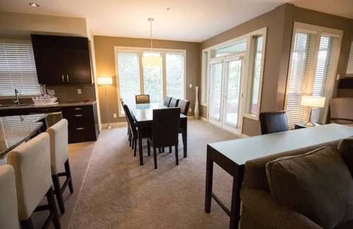 Vernon Condo | The ULTIMATE Okanagan WATERFRONT Vacation Rental!