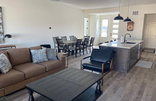 Andover House | The ultimate place for a golf trip, wedding party or business retreat.