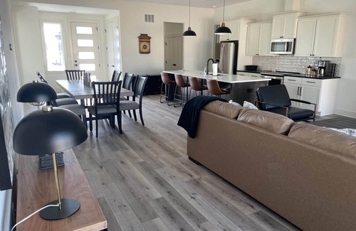 Andover House | The ultimate place for a golf trip, wedding party or business retreat.