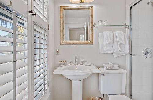 Oak Park Hotel | The Upham Hotel