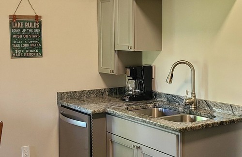 Jacksboro Villa | The Upper East Side Shed - Norris Lake & Mountain Rental