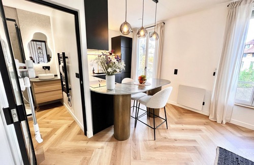 Bry-sur-Marne Apartment | The Van Gogh Appart 3'RER 11'Paris 23'Disney