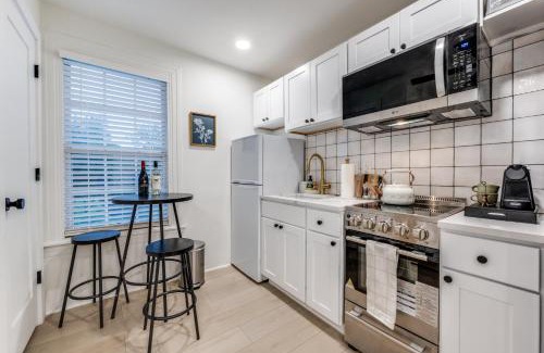 Denton Apartment | The Vanderbilt Mansion Apt 9 Near Downtown and TWU