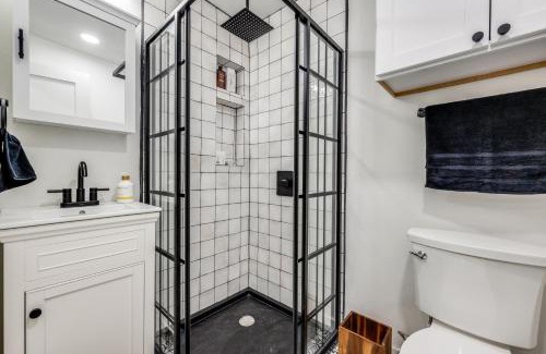 Denton Apartment | The Vanderbilt Mansion Apt 9 Near Downtown and TWU