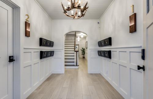 Denton Apartment | The Vanderbilt Mansion Apt 9 Near Downtown and TWU