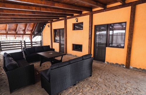 Bran Villa | The Vardo: Elegant Villa in Predelut w. Sauna