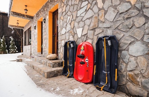 Bran Villa | The Vardo: Elegant Villa in Predelut w. Sauna