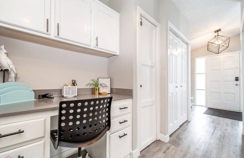 West Edmonton House | The Vault | Near WEM | Pet Friendly | King Bed |AC