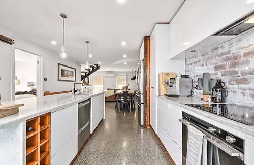 Launceston CBD House | The Very Trendy Black House