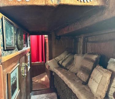 Clear Lake Shores Boat Rental | The Victorian Voyager