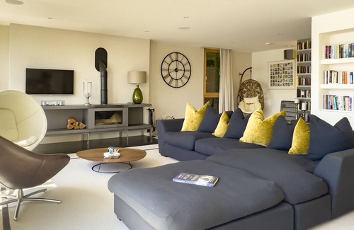 Lechlade House | The View, 7 Bowmoor Reach, Lakes by Yoo, sleeps 8 adults plus 2 kids, spa, pool