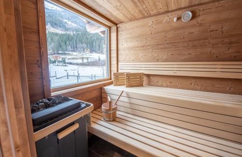 Wald im Pinzgau House | The village - chalet stone house