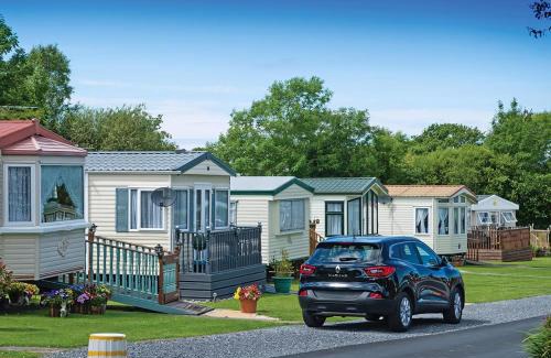 Llanllwchaiarn Resort | The Village Holiday Park