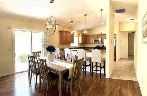 The Villages House | The Village of Hillborough: Courtyard villa 3/2 minutes from Brownwood Square