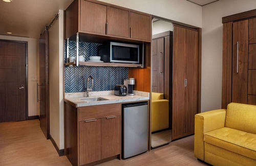 Anaheim Resort Hotel | The Villas At The Disneyland Hotel