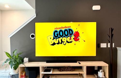 Durham House | The Villas The One Villa by RDU Airport with Indoor Heated Pool and Gym