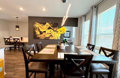 Durham House | The Villas The One Villa by RDU Airport with Indoor Heated Pool and Gym