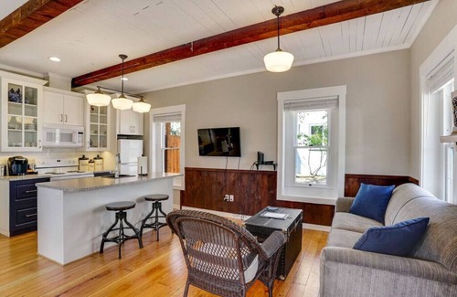 Albany Cottage | The Vine Street Cottage c1895!