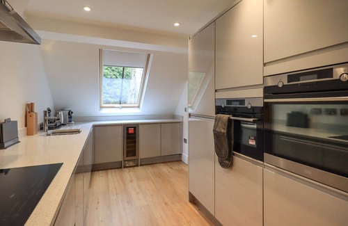 Newland Near Ulverston Cottage | The Violet Suite Stone Cross Mansion