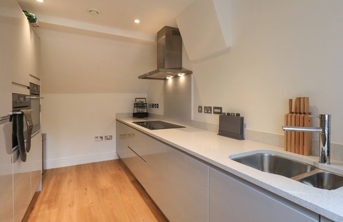 Newland Near Ulverston Cottage | The Violet Suite Stone Cross Mansion