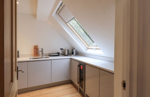 Newland Near Ulverston Cottage | The Violet Suite Stone Cross Mansion