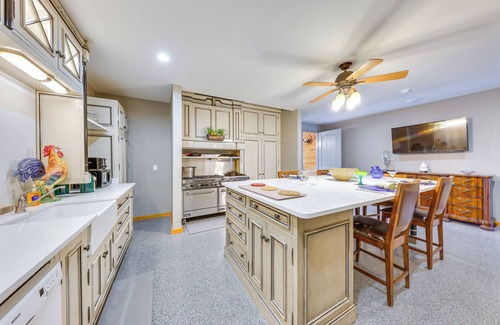 Waldron Villa | 'The Vista' Retreat ~ 30 Mi to Kansas City!