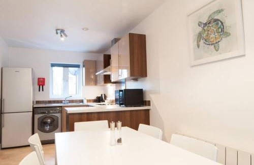 Derby Apartment | The Vulcan - Newly Furnished with Parking