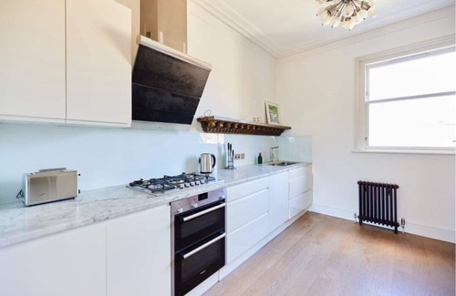 Harrow Road Apartment | The Walterton Sanctuary - Bright 3bdr Flat