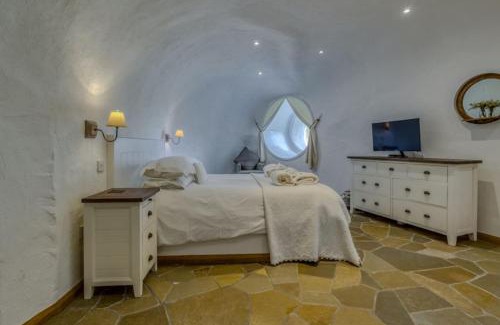 Loch Tay Villa | The Warren - Hobbit House and Hot Tub at Loch Tay