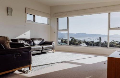 Bicheno House | The Watch House - Panoramic Views of Bicheno Ocean