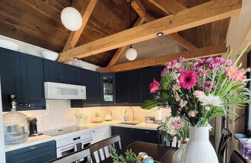 Utterson House | The Water’s Edge * * Unique Muskoka Treehouse * *