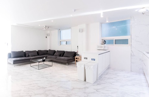 Suyeong-Gu House | The Wave Pension