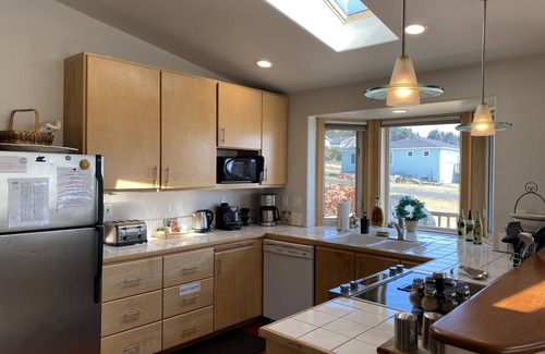 Sandpiper Village House | The Waves House! Breathtaking Ocean View, Hot Tub, King Beds, Dog-Friendly.