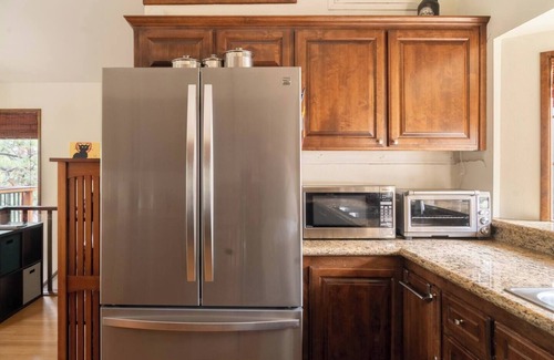 Big Bear Lake Ski Chalet | The Wee Hoose (in The Village, spacious and comfy)