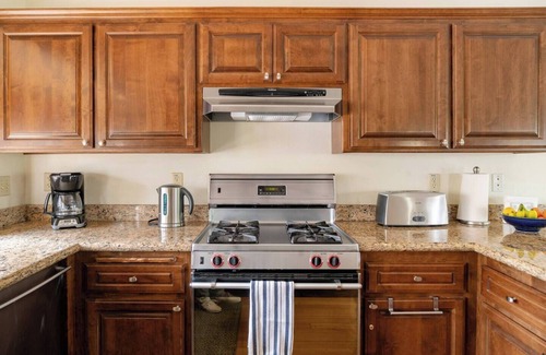 Big Bear Lake Ski Chalet | The Wee Hoose (in The Village, spacious and comfy)