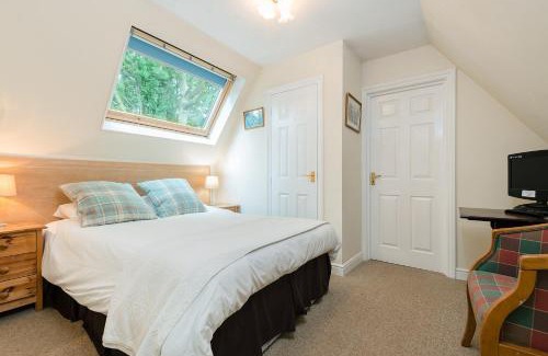Ogbourne St George Hotel | The Well guesthouse