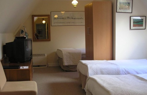 Ogbourne St George Hotel | The Well guesthouse
