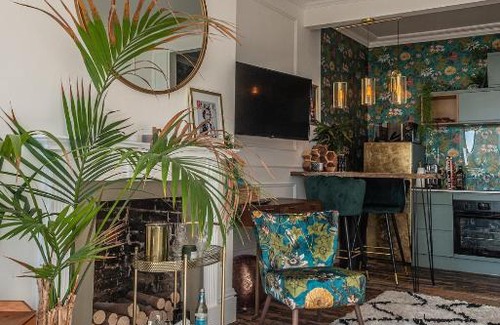 Ramsgate Apartment | The Wellington - style, charm and sea views